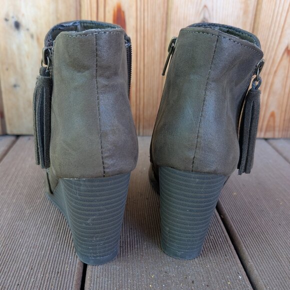 MIA Buckley Wedge Bootie Dark Olive Green Size 8 EUC - Picture 3 of 5